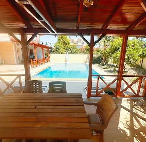 Peaceful Holiday Villas-Patio-Garden